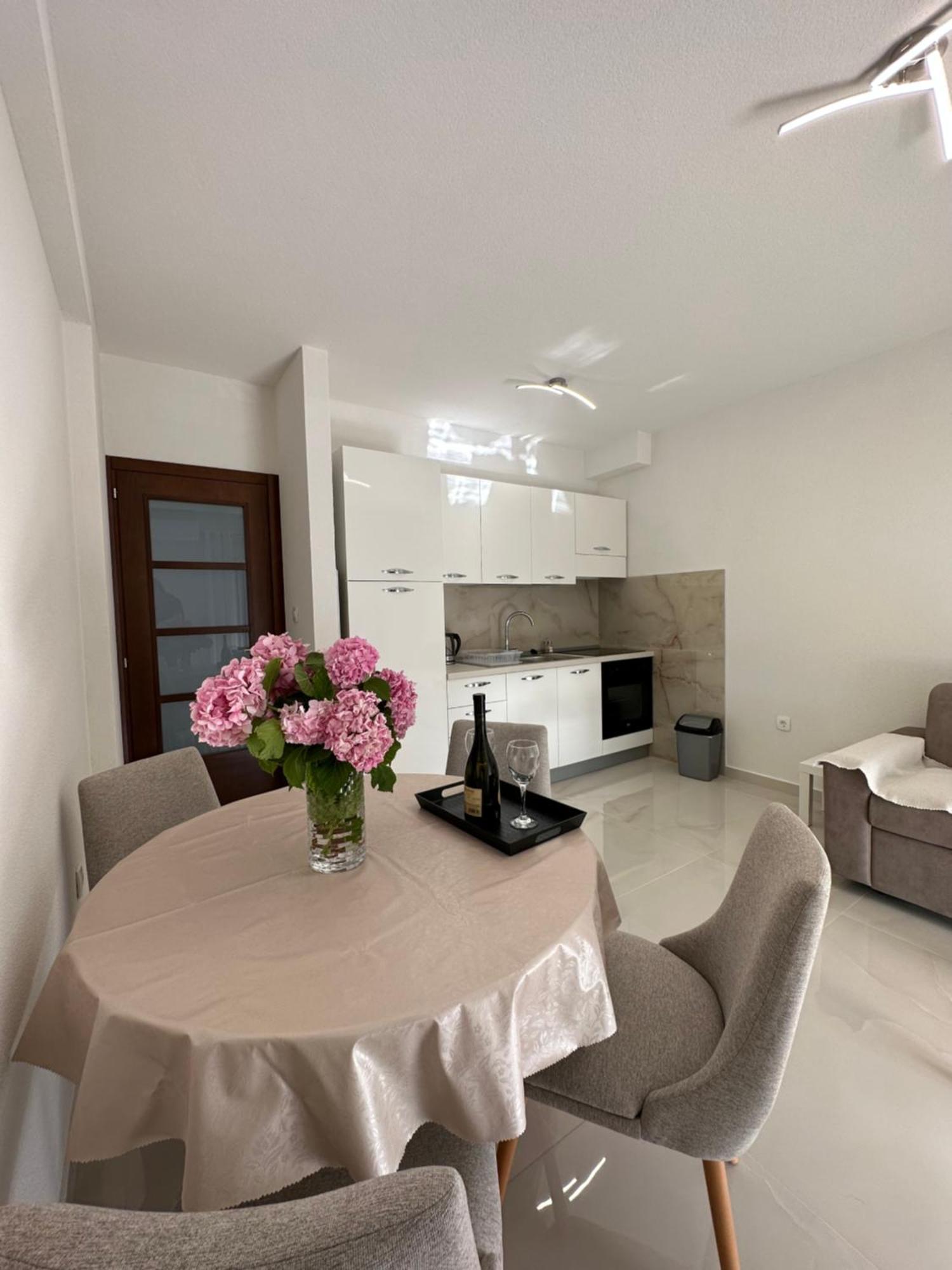 Sunny Apartment Kotor Exterior photo