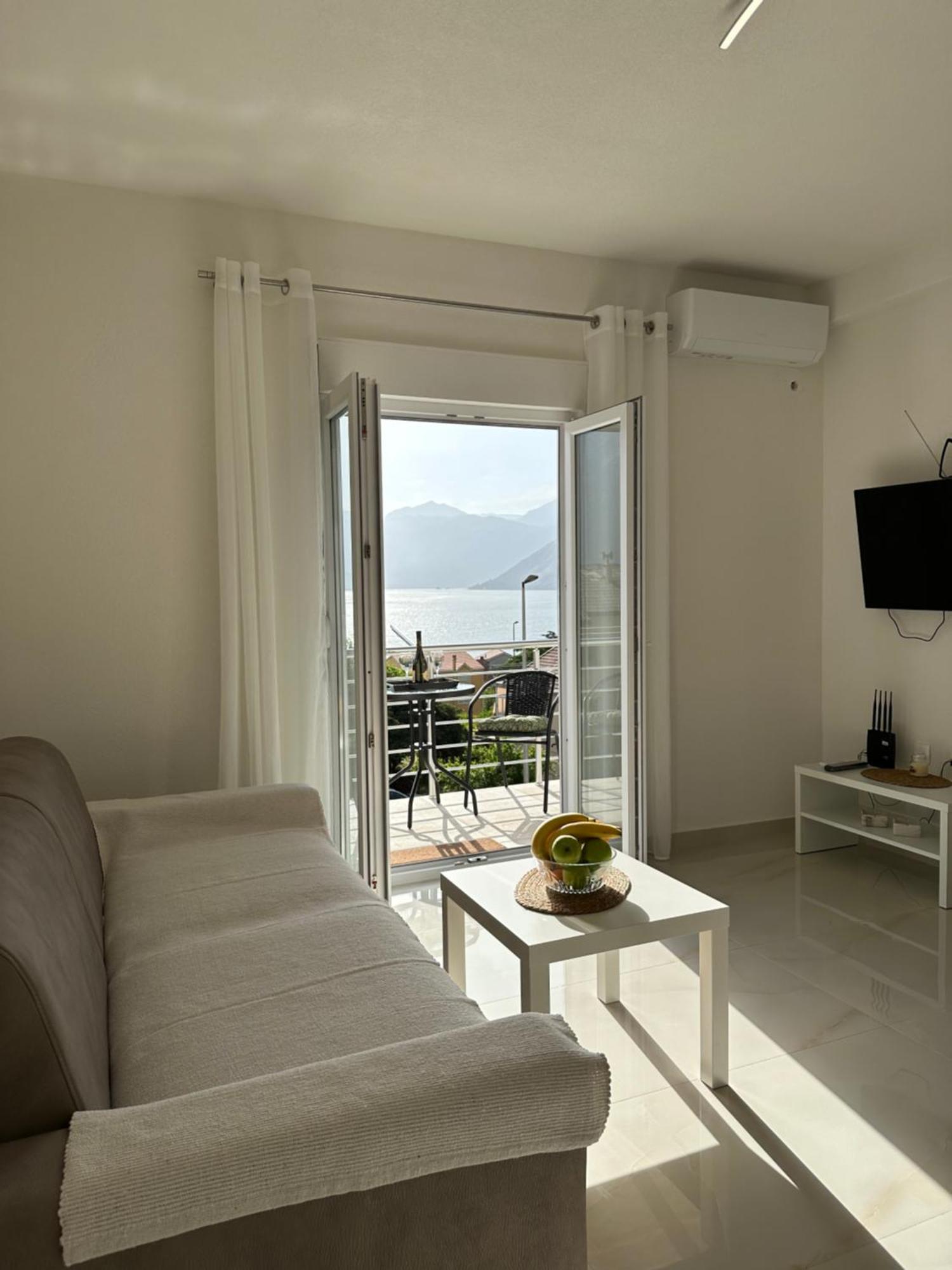 Sunny Apartment Kotor Exterior photo