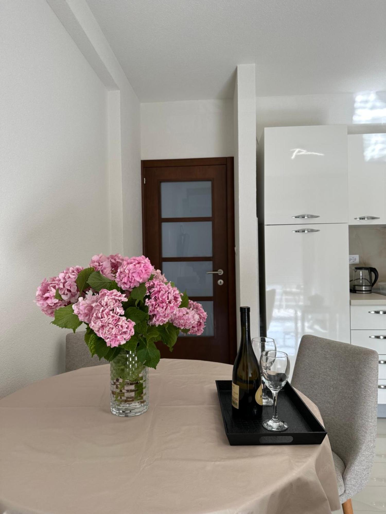 Sunny Apartment Kotor Exterior photo