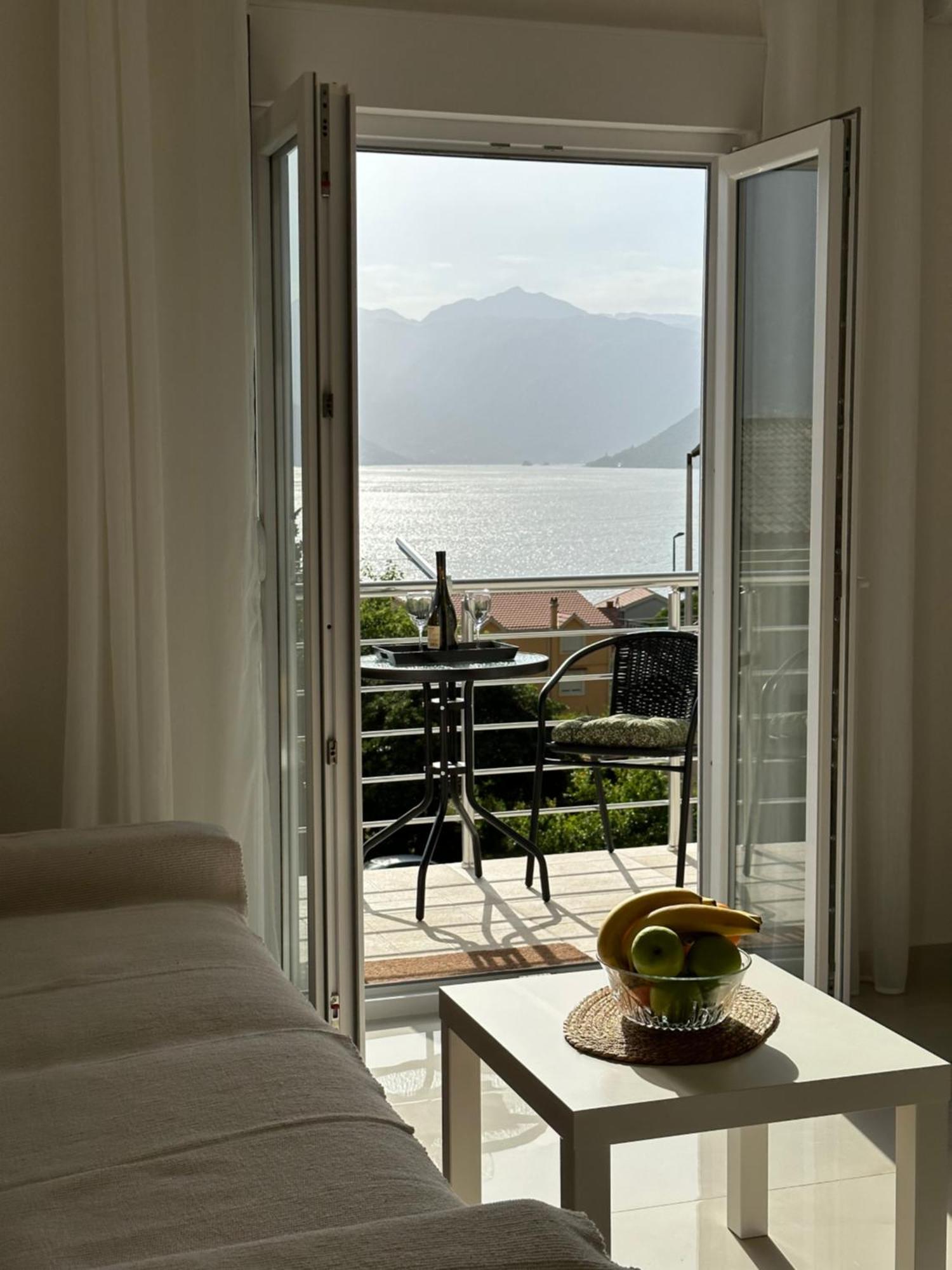 Sunny Apartment Kotor Exterior photo