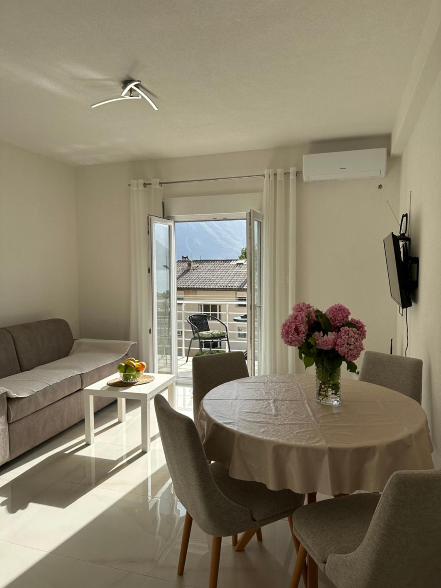 Sunny Apartment Kotor Exterior photo